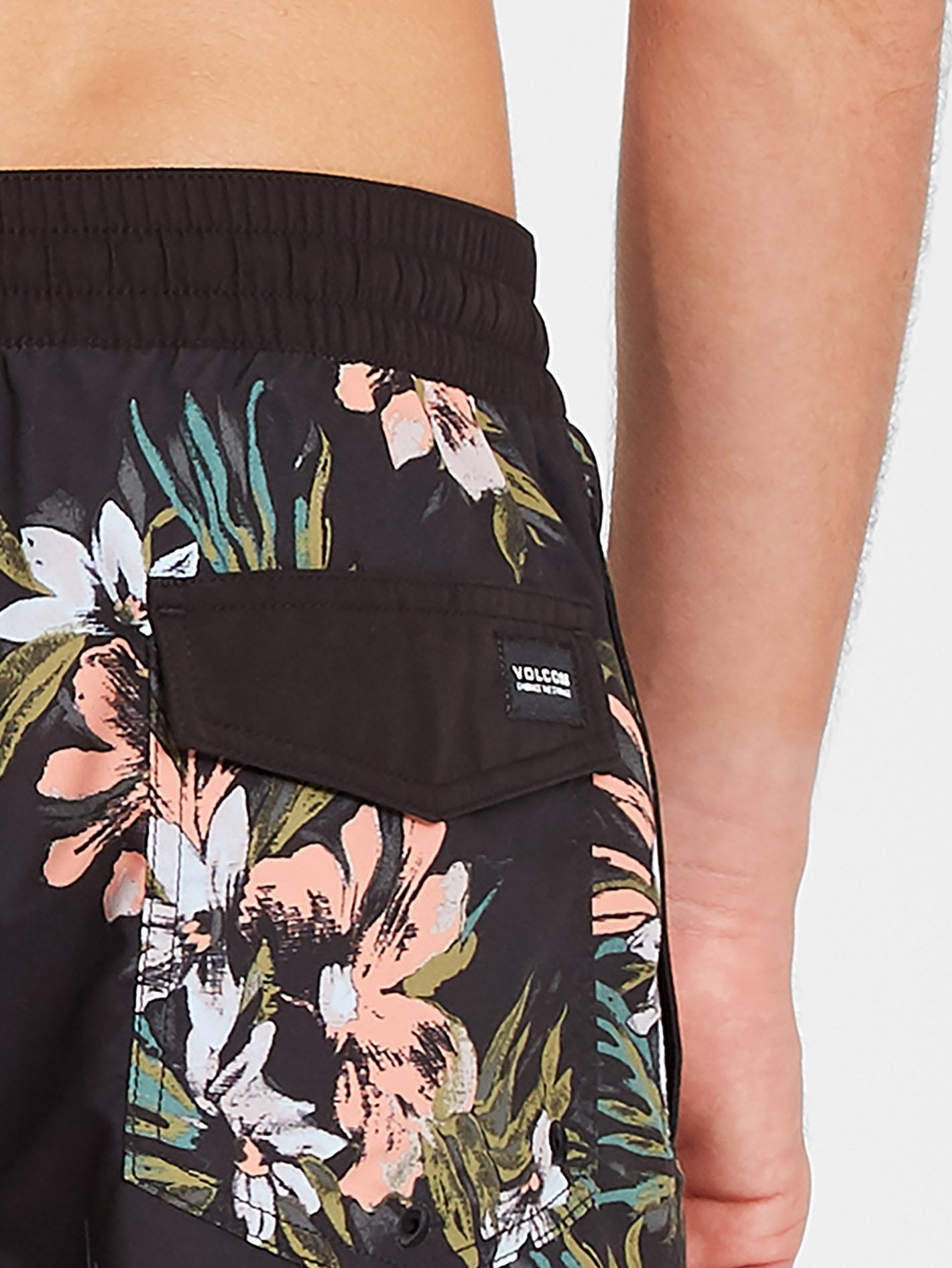 Earthly Delight Trunk 17" Boardshort - Black