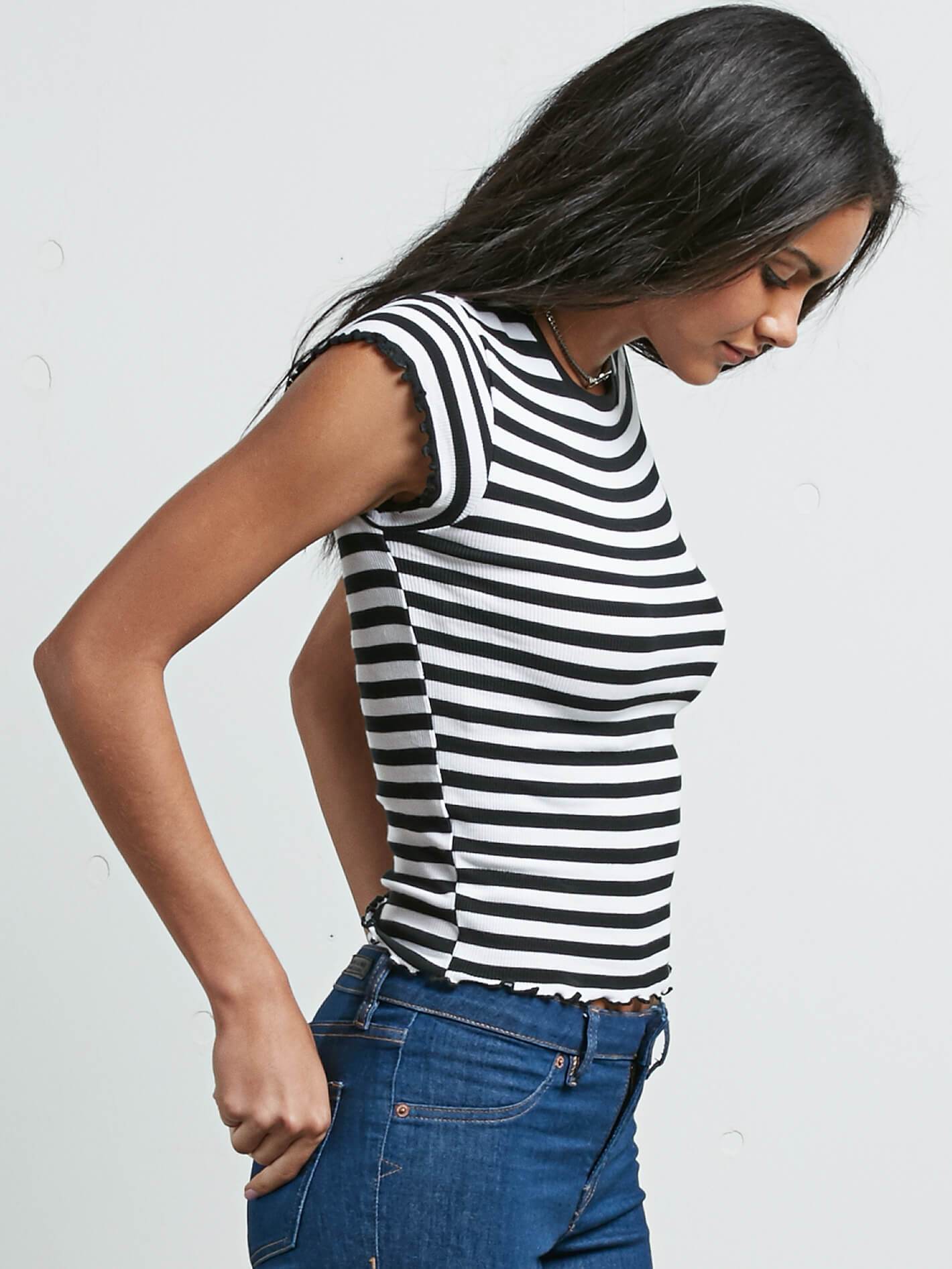 Colder Shoulder T-shirt - Black