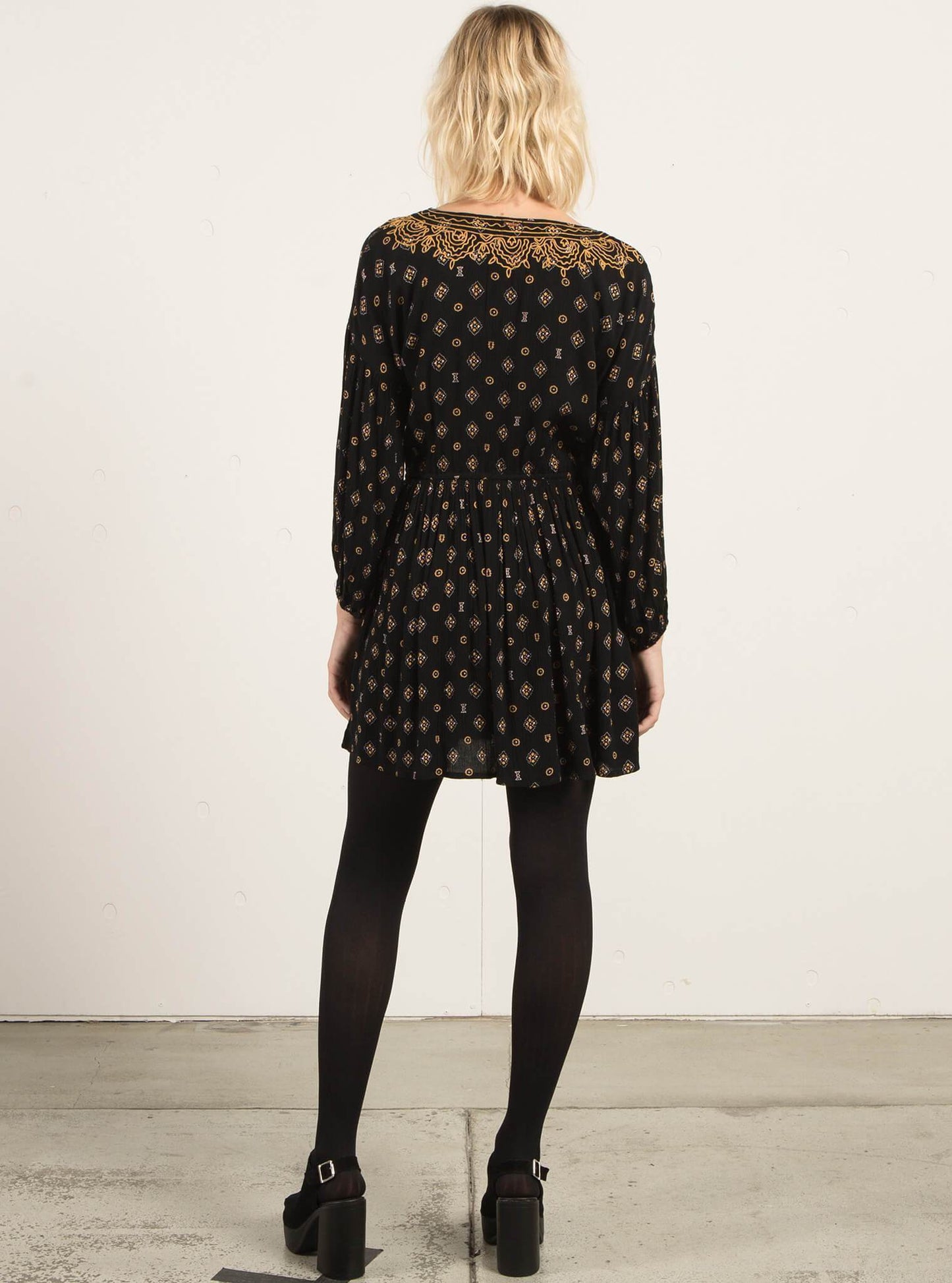 Champain Trail Dress - Black