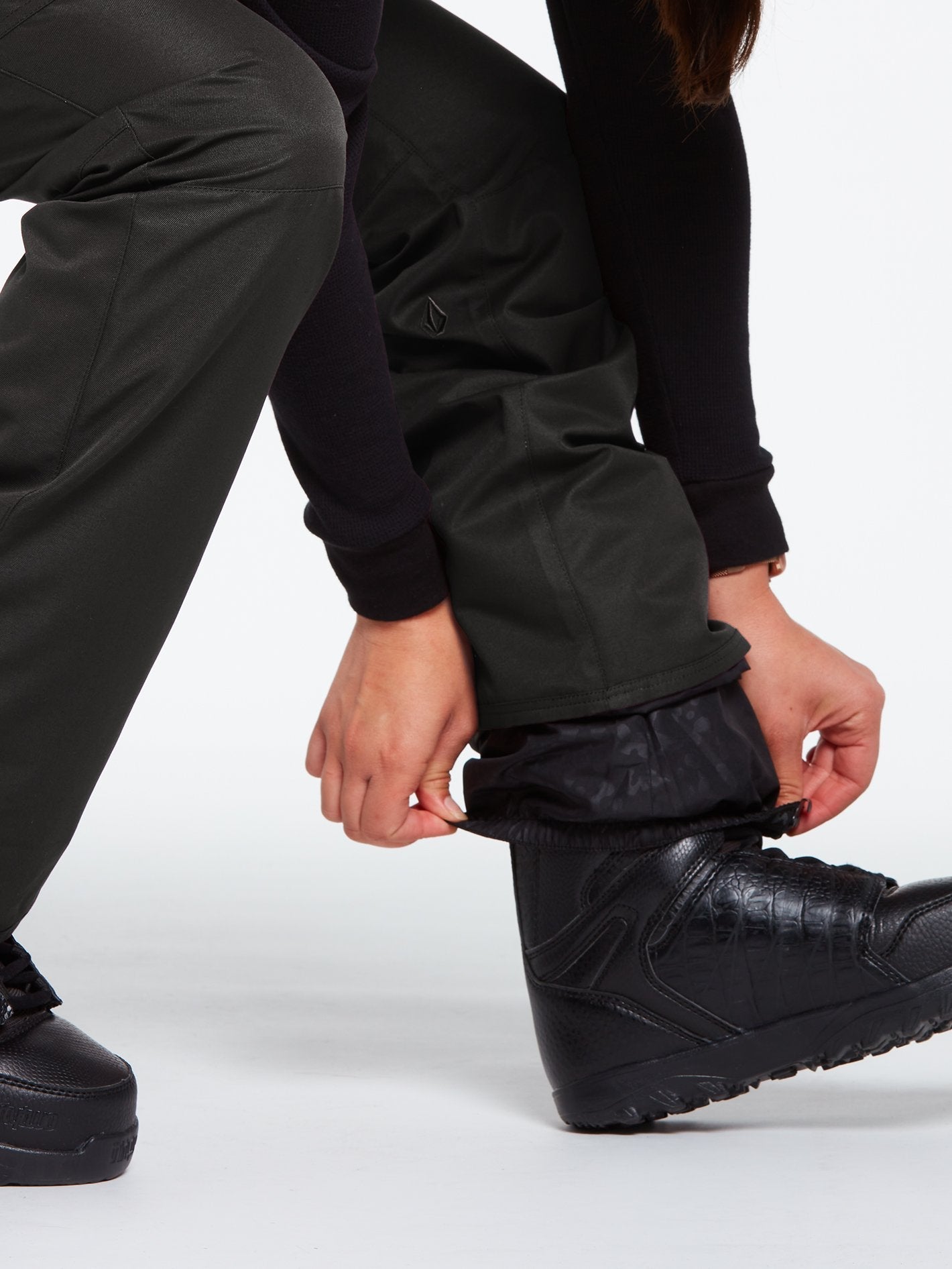 Hallen Trousers - BLACK