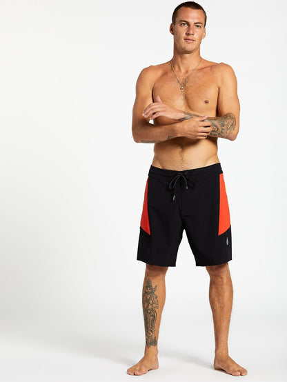 Stained Glss Stny 18" Boardshort - Black