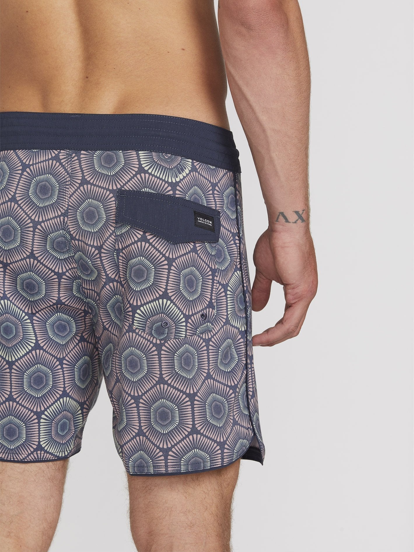 Sun Medallion 16" Boardshort - Navy
