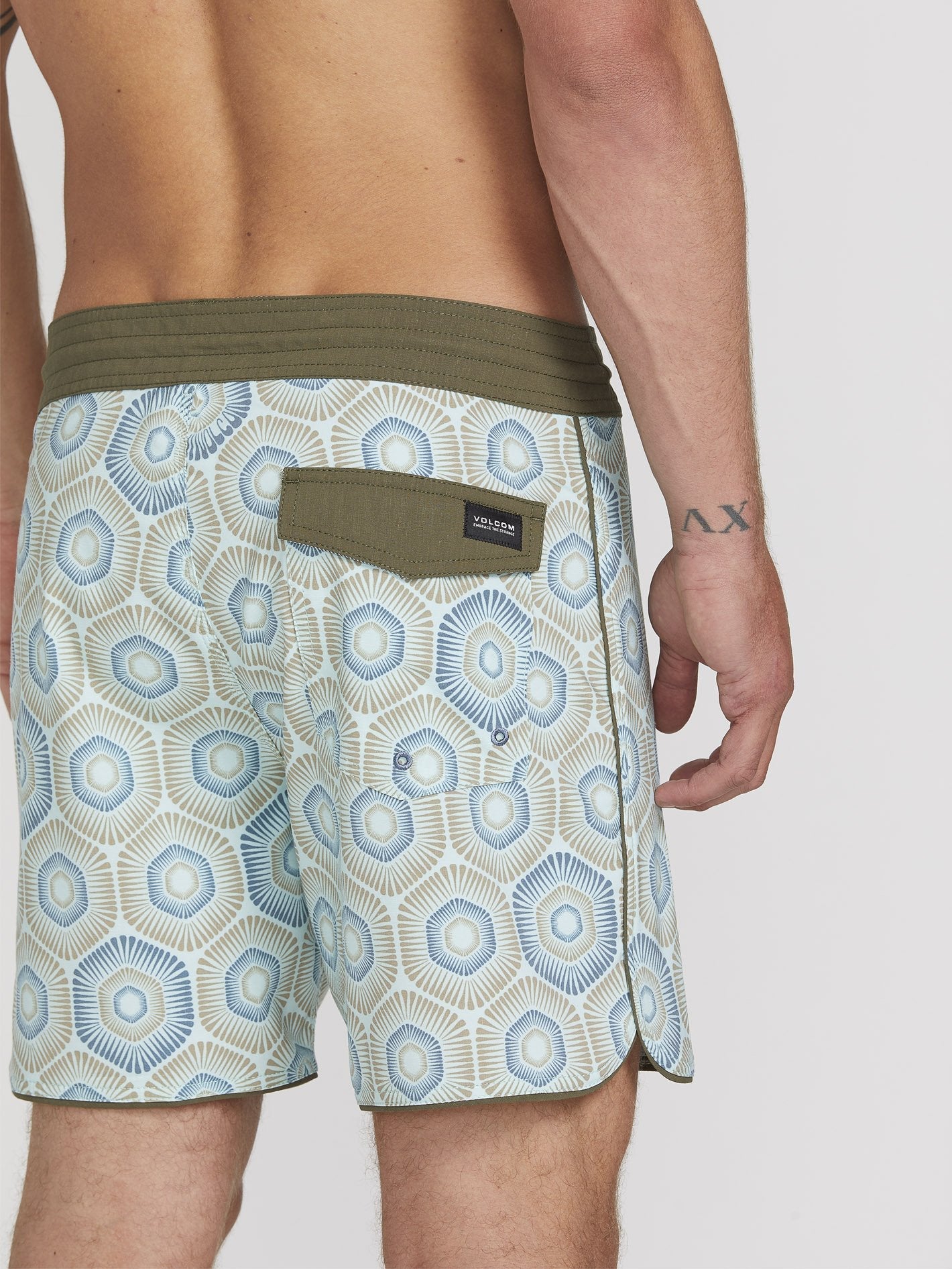 Sun Medallion 16" Boardshort - Resin Blue