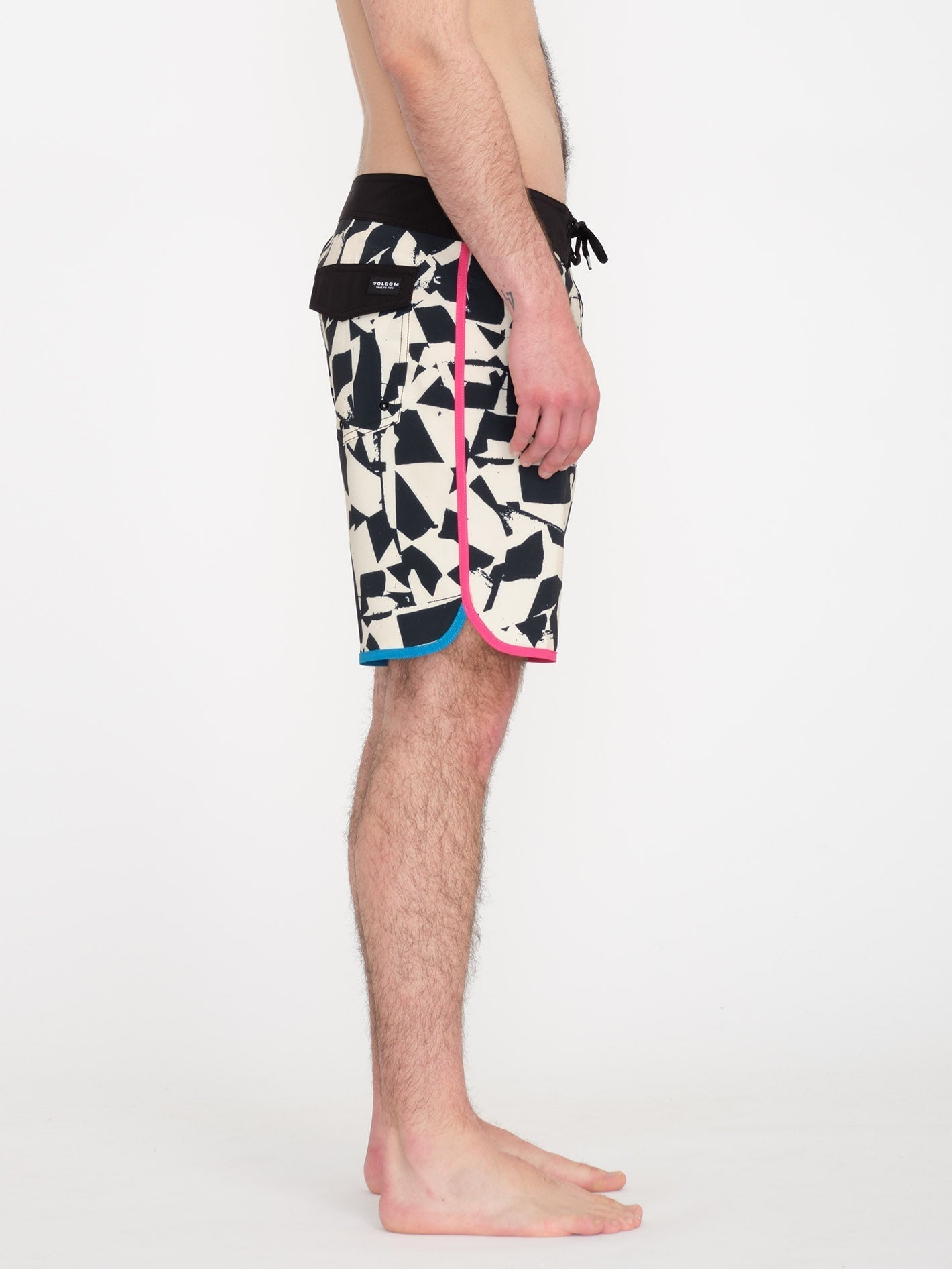 Lido Print Scallop Mod 19" Boardshort - BLACK WHITE