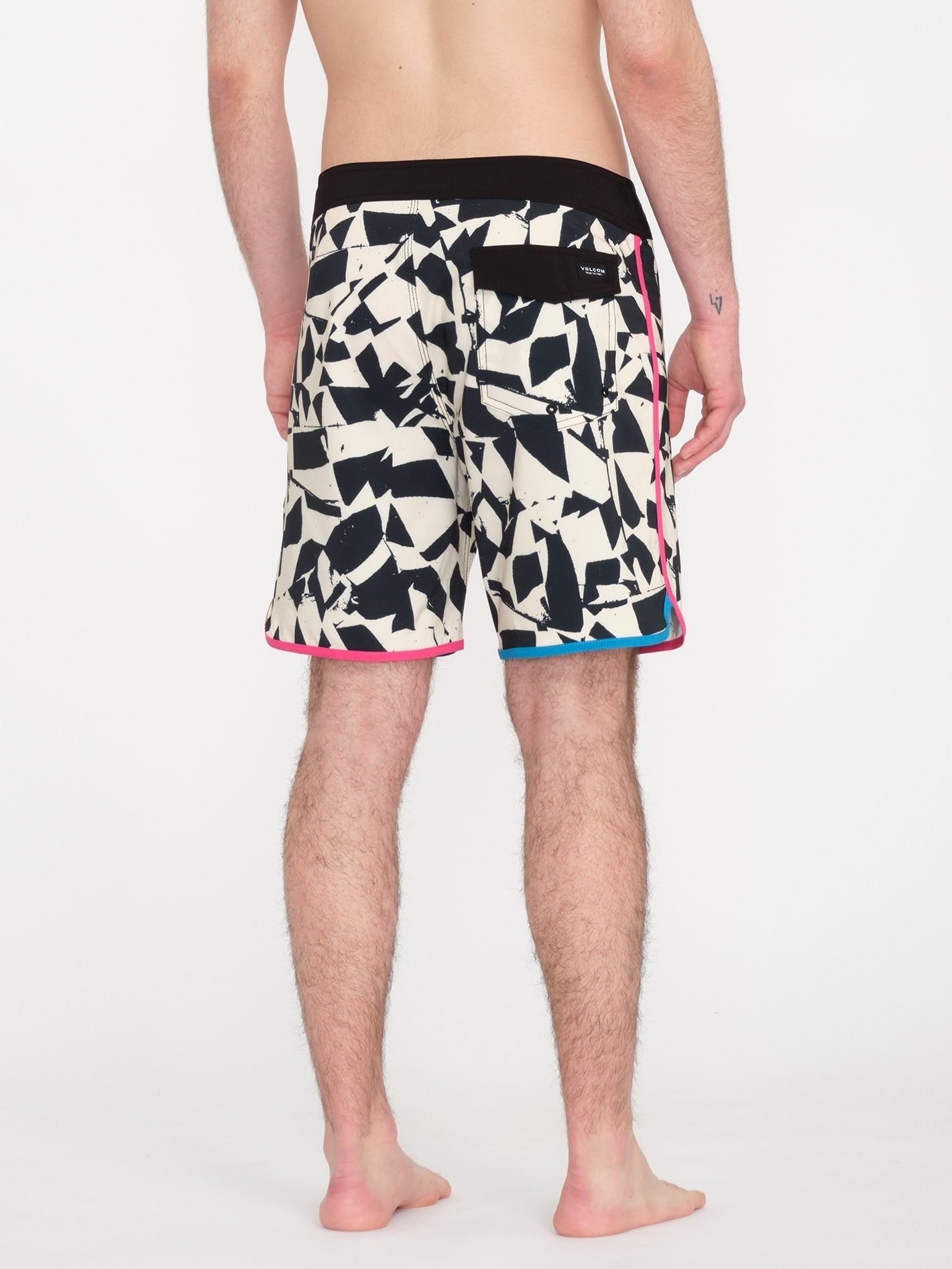 Lido Print Scallop Mod 19" Boardshort - BLACK WHITE