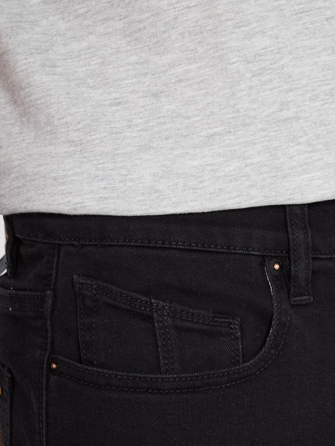 Solver Tapered Jeans - BLACK OUT