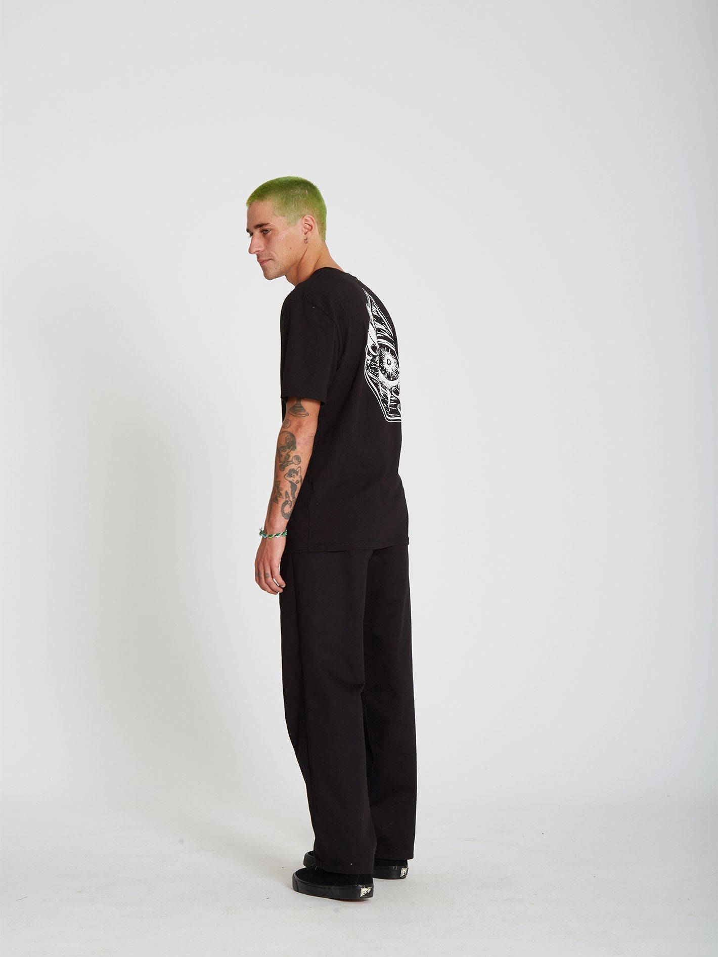 Stone Watcher T-shirt - BLACK