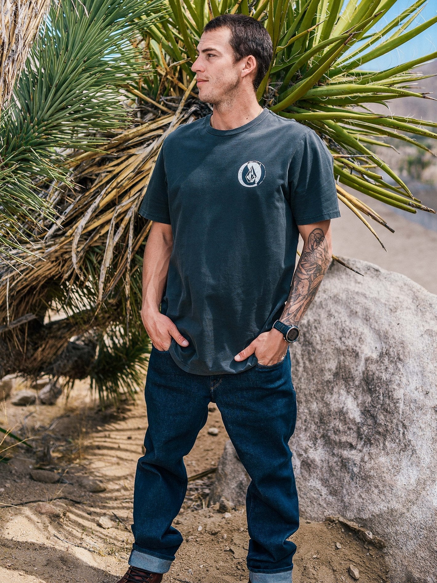Stone Split T-shirt - BLACK