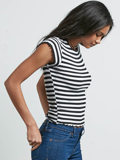 Colder Shoulder T-shirt - Black