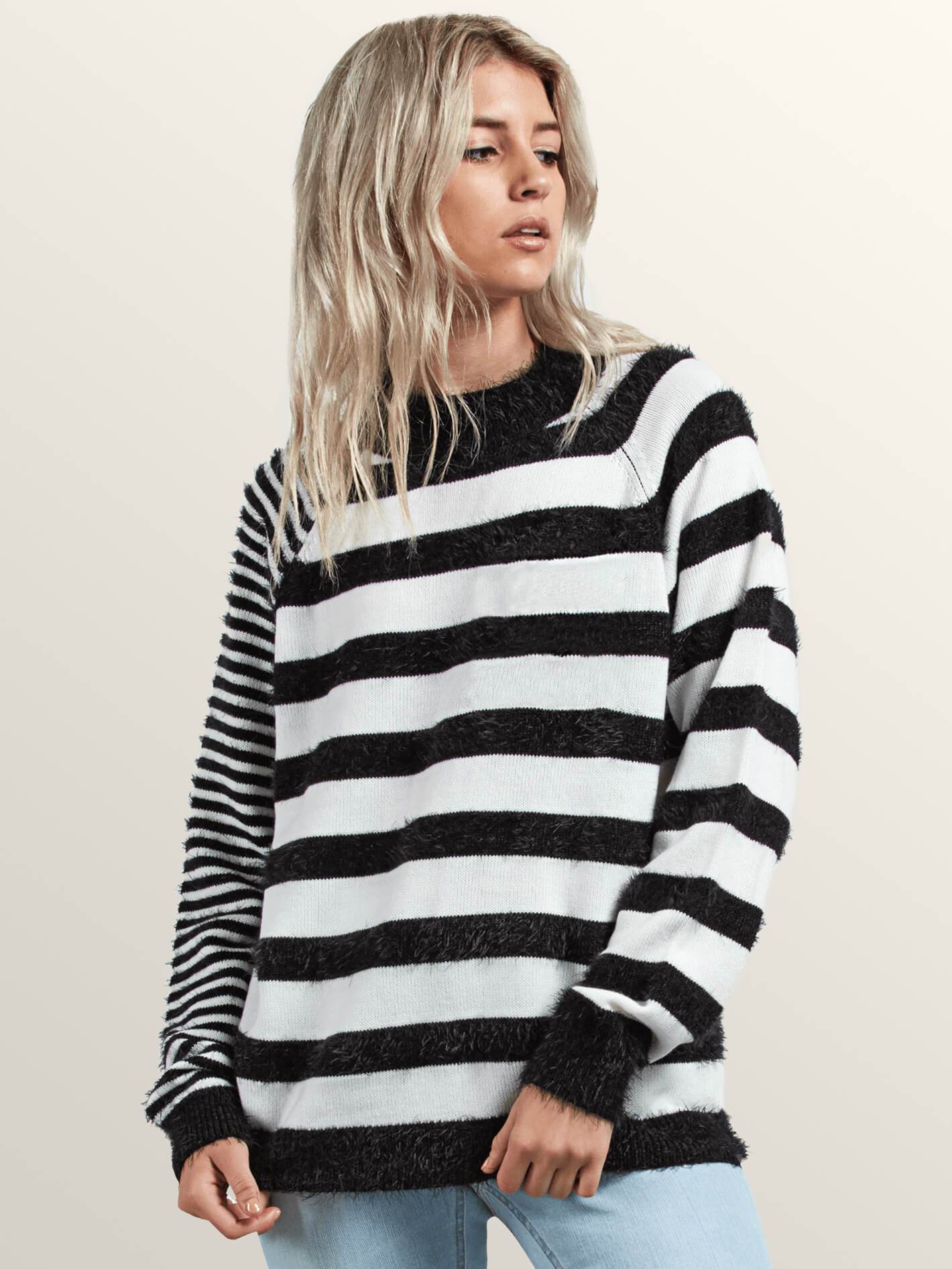 Need Space Pullover - Black