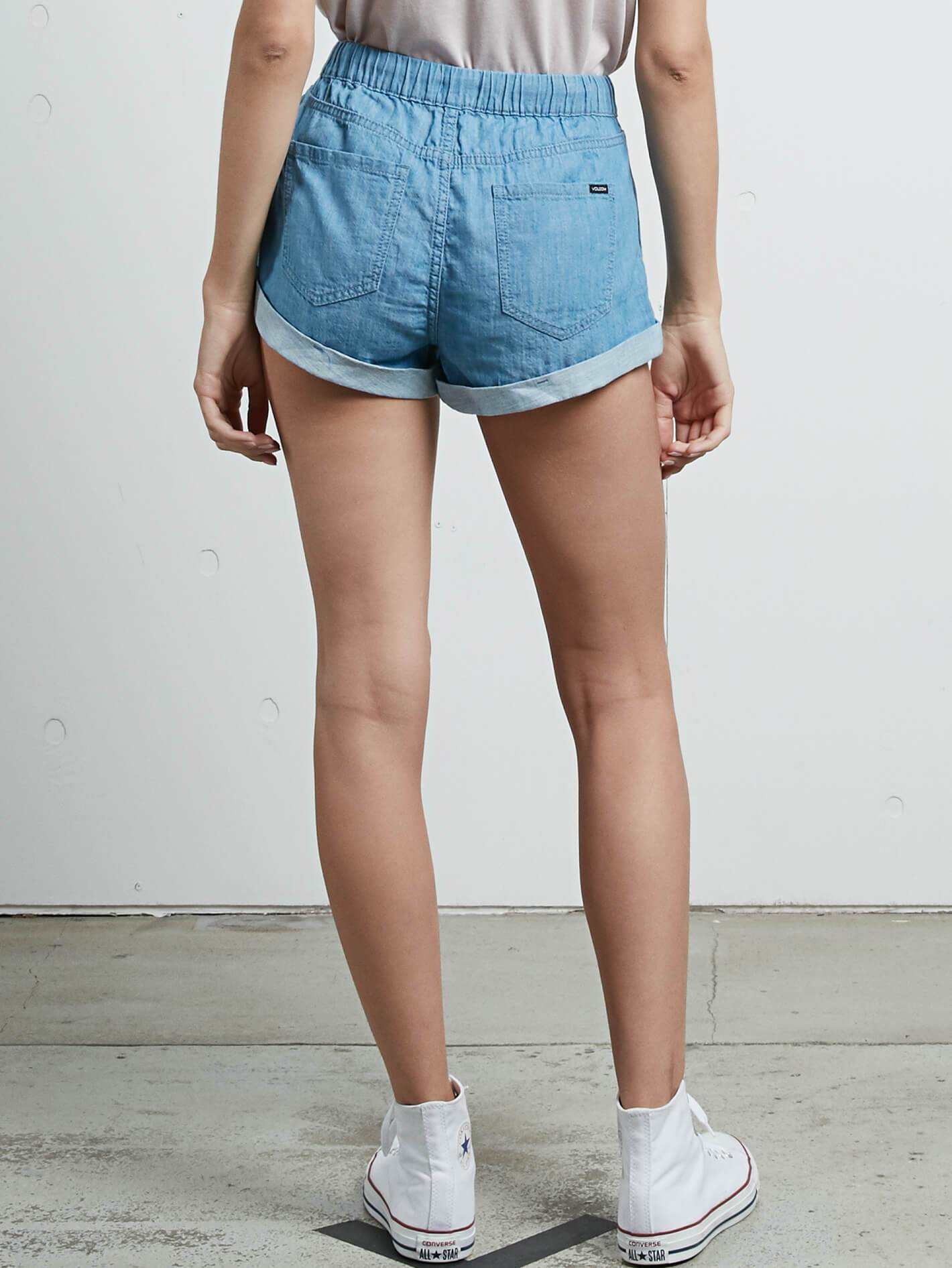 Sunday Strut Short - Light Blue