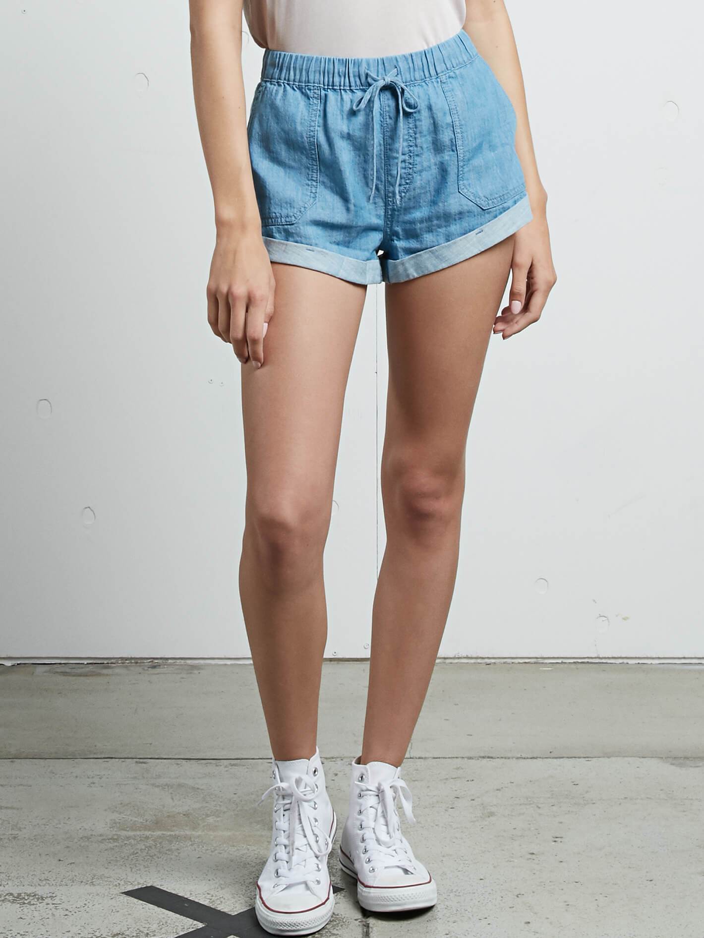 Sunday Strut Short - Light Blue