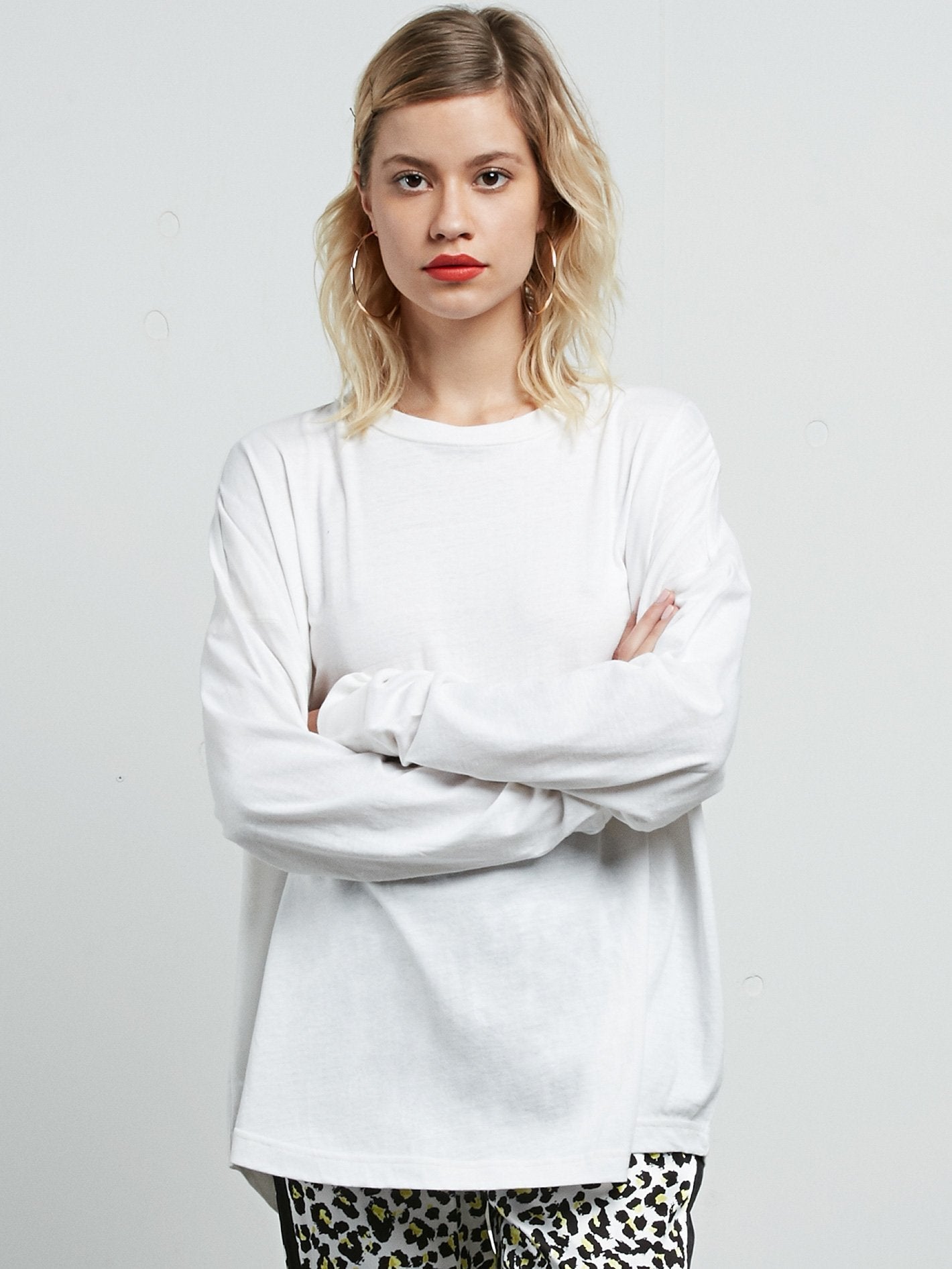 Turning Tables Ls - White