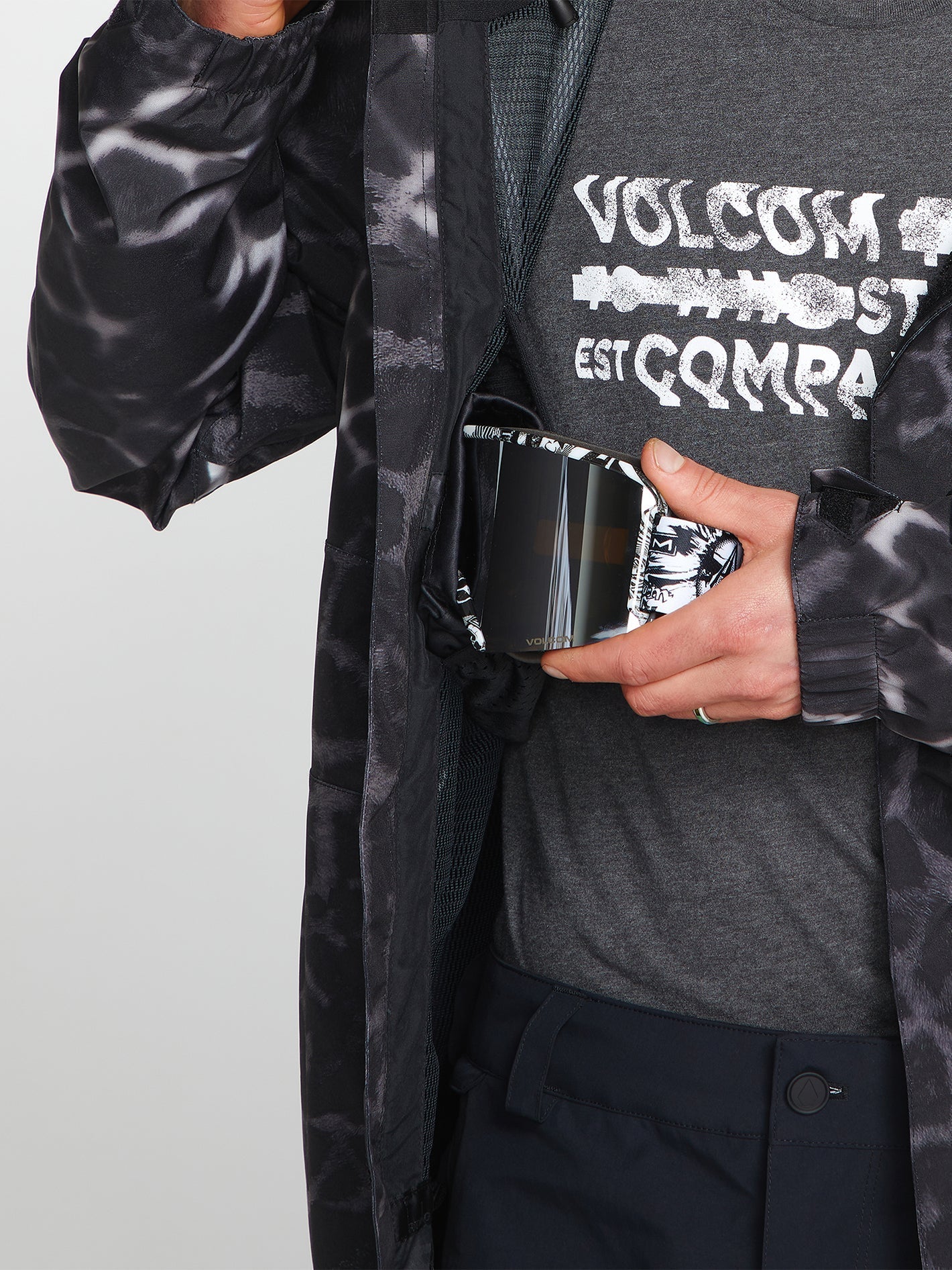 L Gore-Tex Jacket - Black Giraffe