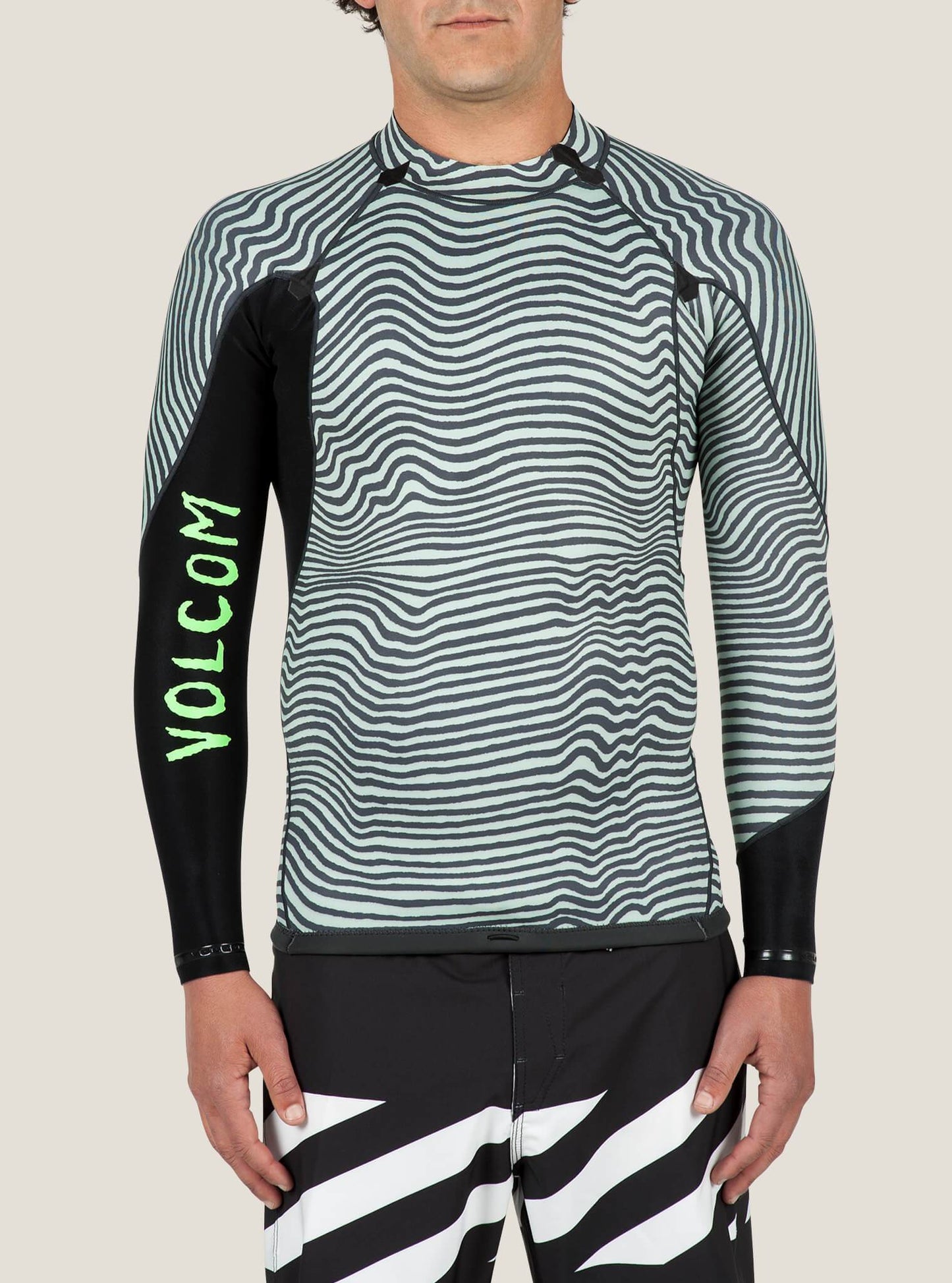 Vibes Long Sleeve Rashguard - Black